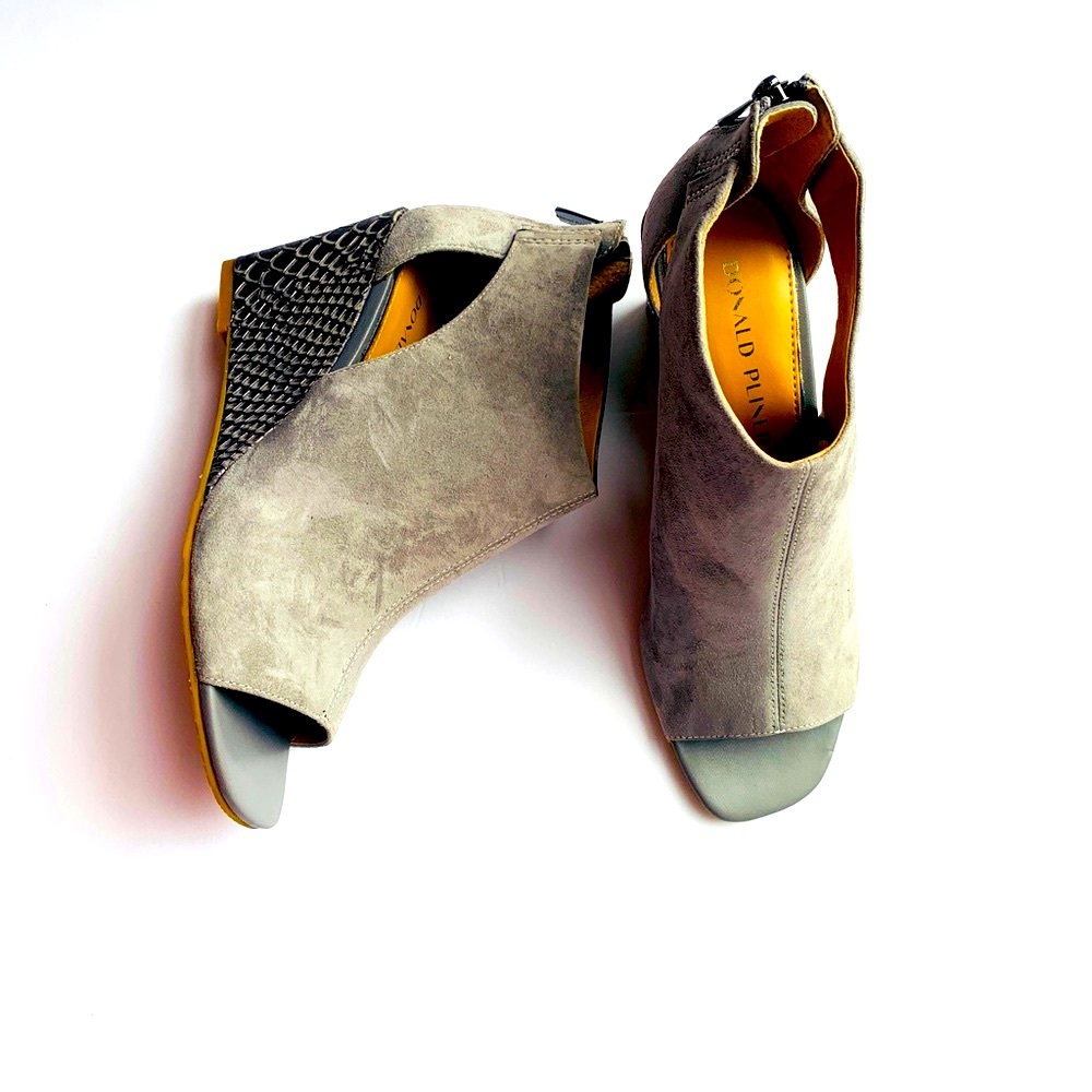 Peep toe Wedge Sandal